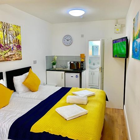 London Studio Apartments, Private Bathroom, Kitchenette, Parking, Np2 Buitenkant foto