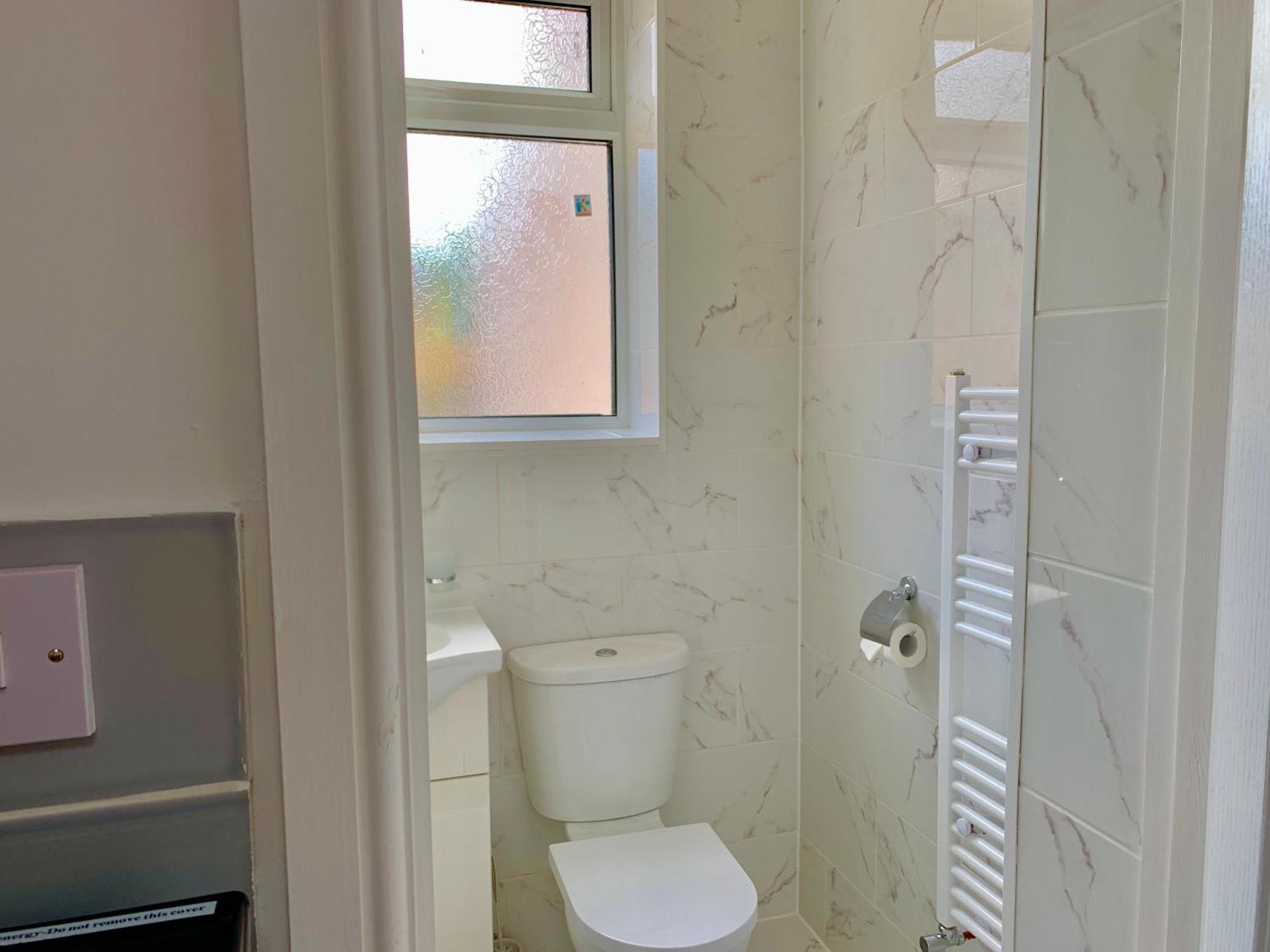 London Studio Apartments, Private Bathroom, Kitchenette, Parking, Np2 Buitenkant foto