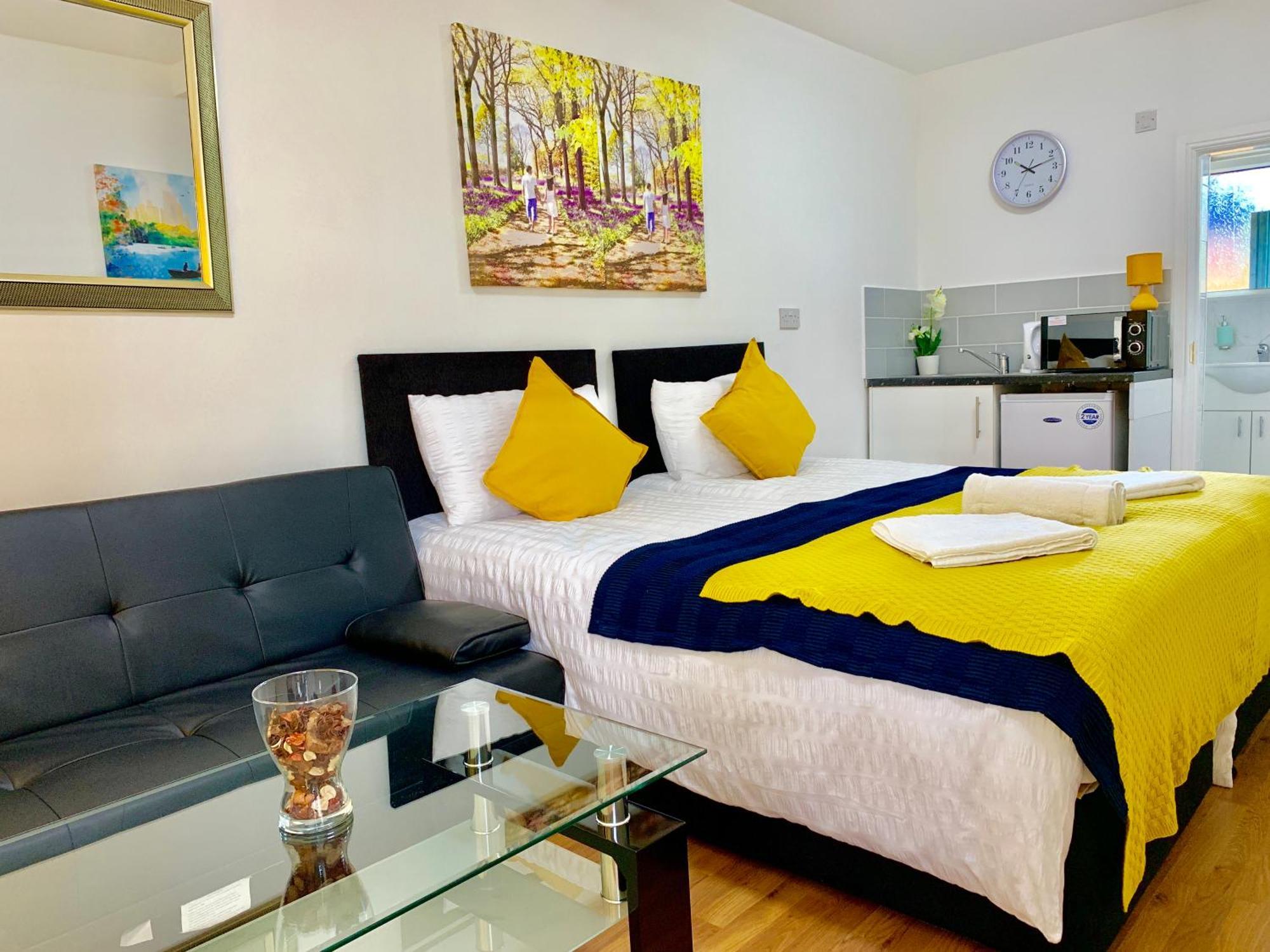 London Studio Apartments, Private Bathroom, Kitchenette, Parking, Np2 Buitenkant foto