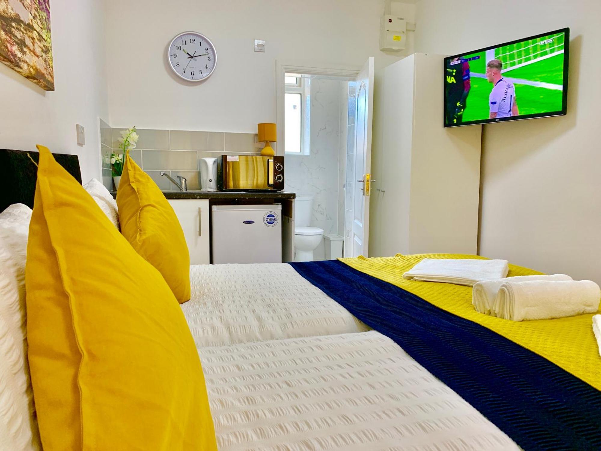 London Studio Apartments, Private Bathroom, Kitchenette, Parking, Np2 Buitenkant foto