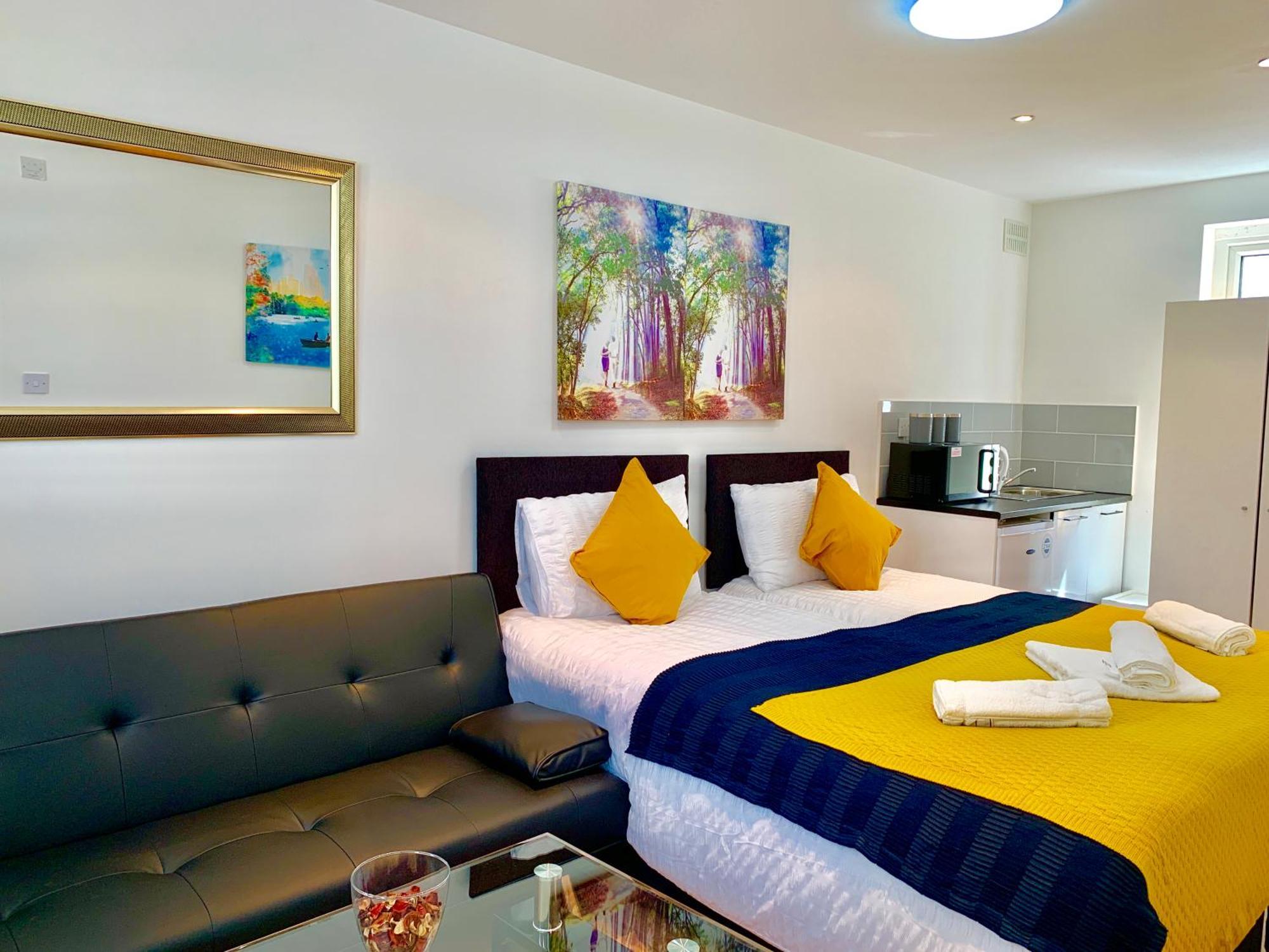 London Studio Apartments, Private Bathroom, Kitchenette, Parking, Np2 Buitenkant foto