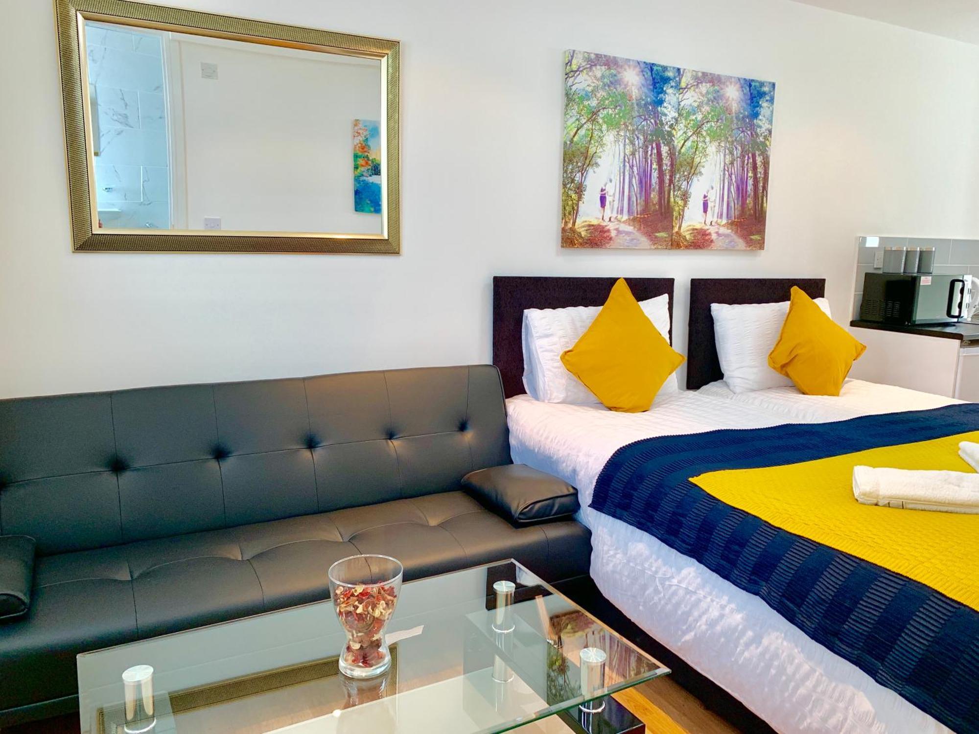 London Studio Apartments, Private Bathroom, Kitchenette, Parking, Np2 Buitenkant foto